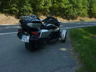 can-am spyder rt