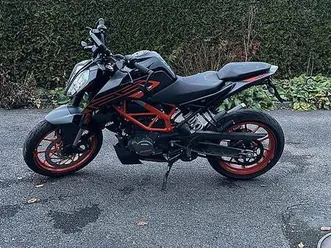 ktm duke 125 jahrgang 2022 top zustand canton saint-gall -
