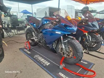 yamaha r1 crossplane piste