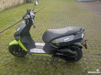 scooter peugeot streetzone