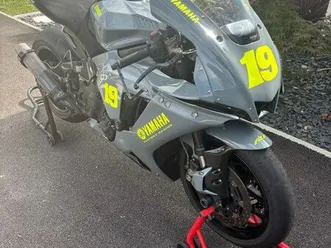 yamaha r1 piste