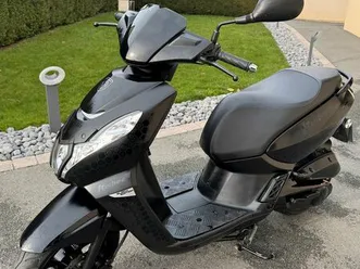 ?? scooter peugeot kisbee 50 cm³ 4t – black edition – très bon état ??