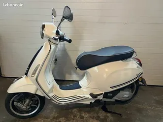 vespa 125 blanc / 4200km / 2018 série spéciale yachclub