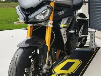 triumph speed triple 1200 rs