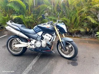 900 hornet injection avec fourche inversée