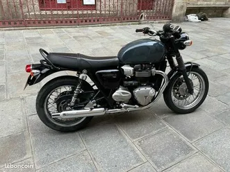 triumph bonneville 900