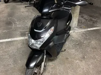 ?• scooter kisbee + topcase givi •?