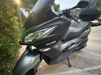 scooter kawasaki j300 révisé 9300km