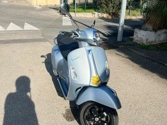 vespa 300 gts supertech état neuf
