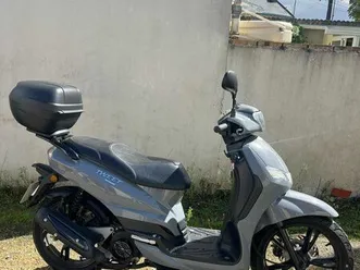 scooter peugeot tweet
