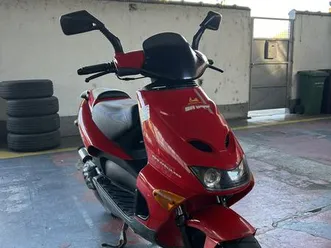 aprilia sr 50 cm3, 2001 god.