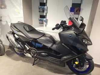 moto neuve: yamaha tmax 560