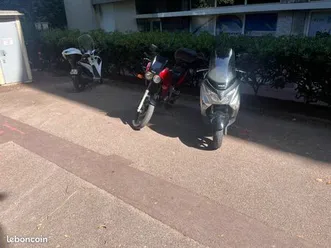 à vandre 1 scooteur et une moto