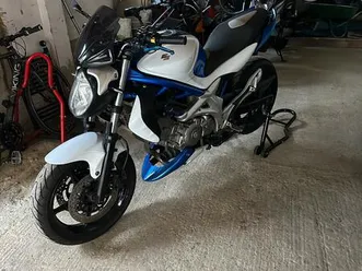 suzuki gladius 650 naked petrol manual (70 ps) 645 cc