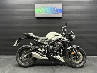triumph street triple r 2023 *2822 miles ftsh*