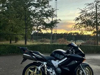 ② honda vfr800 avec abs !