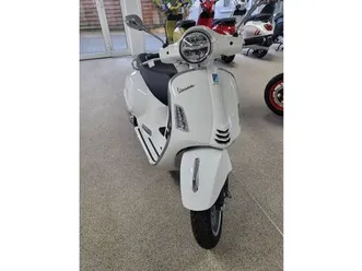 vespa gts 125 super e5+ bianco mit kleine beule
