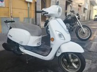 sym fiddle 200 bianco