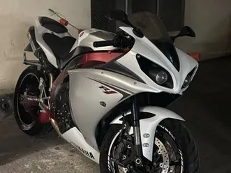 r1 crossplane akrapovic