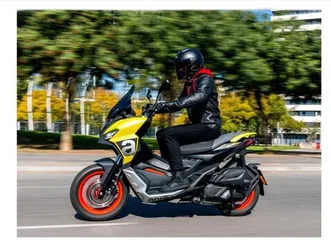 aprilia sr gt 125 sport