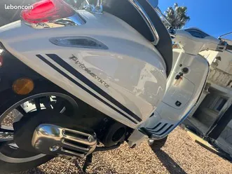 vespa primavera yacht club 125