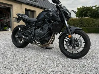 mt 07 / a2 / full black avec kit de rabaissement