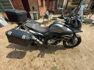 ② suzuki vstrom dl650xaue adventure pack