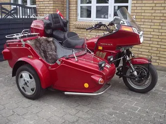 honda gl med sidevogn.