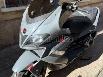 aprilia - sr max 300