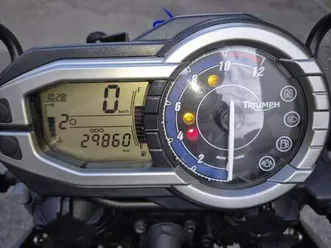 triumph tiger 800 abs bianco