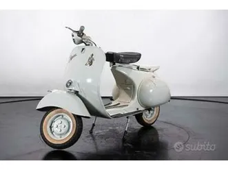 piaggio vespa 150 struzzo (resturata)