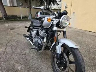 royal enfield super meteor 650 grigio