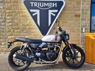 2025 triumph speed twin 900 - 1 owner from new low mileage