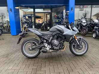 suzuki gsx-8s mit edition-paket und tieferlegung mit erst 2290km