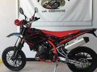 swm sm 125r - motard e5+ my25 nero rosso