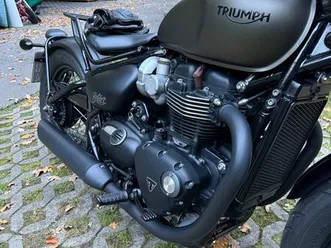 triumph bonneville bobber black