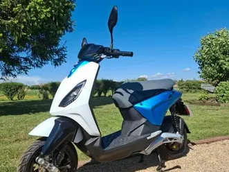 scooter piaggio 1, 10km■ 2024■neuf■2kw■2 places■autonomie jusqu'à 55 kms■vitesse max 45 km/h■possibilité casque neuf et housse neuve.■visible à côté de luçon (3