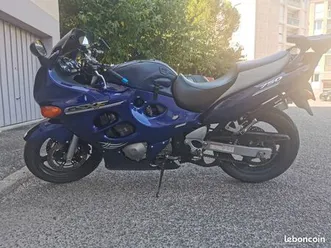 je vends moto suzuki gsxf 750