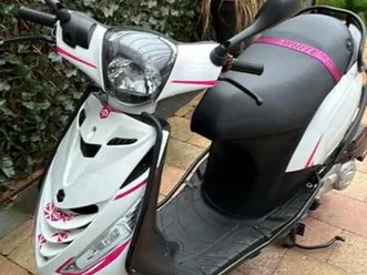 nieuwstaat zip bromscooter 2024 met garantie tot mei 2026 — scooters | piaggio — marktplaats