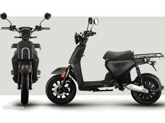 scooter 1299 100% électrique pour livraison pizza