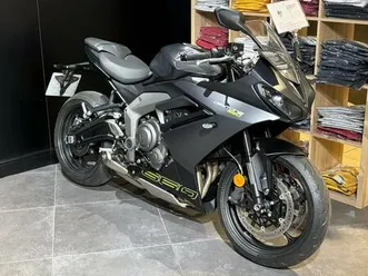 triumph daytona 660