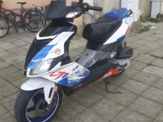 aprilia sr