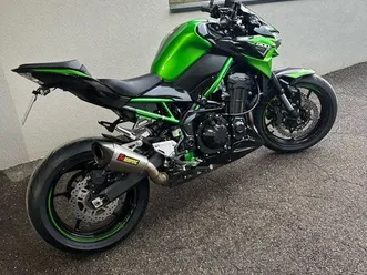 z900