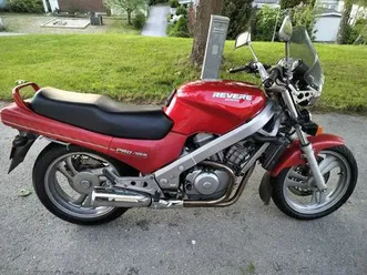 honda revere ntv 650 i perfekt skick