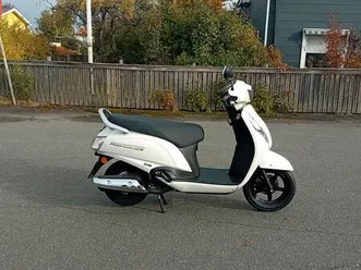 suzuki adress 125 - så gott som ny.