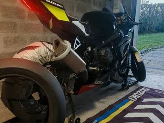 suzuki gsxr 1000 exclusivement piste 6856 km ( 2000 de piste )