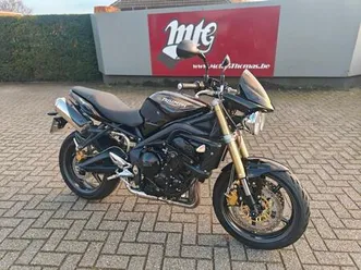 ② triumph street triple 675 2008 28dkm