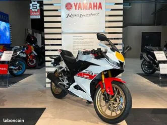 yamaha r125 world gp 60th anniversary 2022 125 cm3 | moto sportive | 1 352 km | blanc | 37000 tours