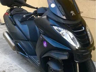 superbe metropolis 400 peugeot black édition