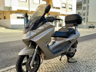 piaggio x 8 200